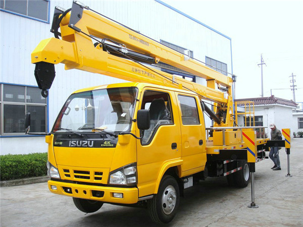 高空作業(yè)車維修(圖1)
